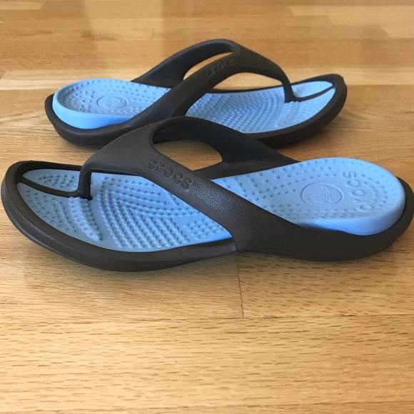 crocs athens mens flip flops